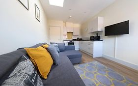 Hereford City Centre - Apartment 3, Isabella House - Modern Apartment In The Heart Of The City - Sleeps 4 Guests - Hosted By Rentmyhouse